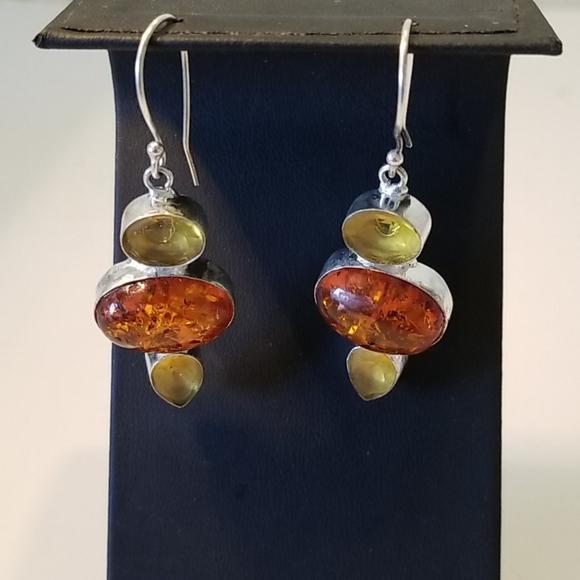 WONDERFUL EARRINGS NWOT - Picture 3 of 7